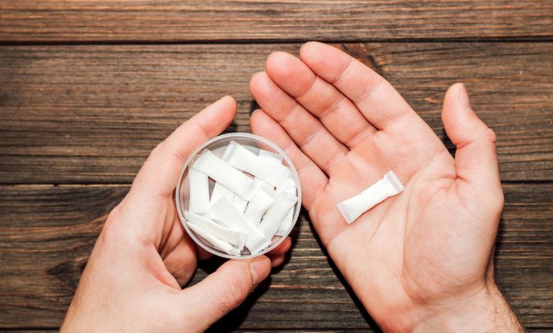 Holding nicotine pouches