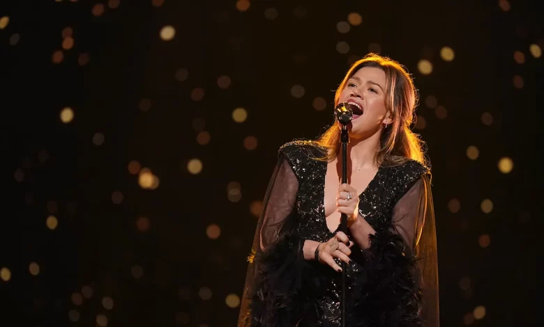 Kelly Clarkson delays Las Vegas residency debut to 'protect' her voice
