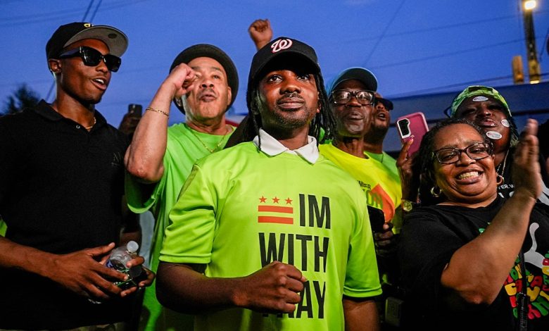 Trayon White wins back seat after being expelled from council in February