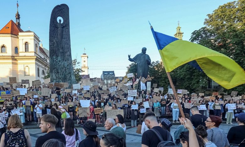 Anti-corruption bill sparks widespread protests across Ukraine as Zelenskyy points to Russia