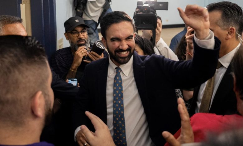 New York City mayoral candidate Zohran Mamdani is surrounded by supporters after a press conference with union leaders in New York City, U.S., July 2, 2025. REUTERS/David 'Dee' Delgado